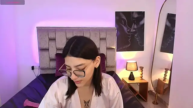 candy tina online show from April 17, 2026, 2:09 pm