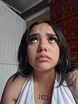 Snapshot of Kitty_79 chatting on April 9, 2026, 8:25 pm Kitty 79 online show from April 9, 2026, 8:25 pm