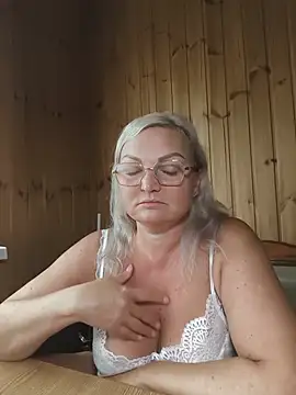White-Chocolatte online show from July 28, 2026, 2:13 pm