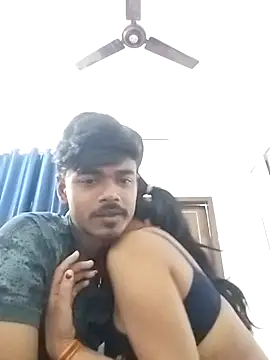 Snapshot of Love-Birdss chatting on April 8, 2026, 8:42 pm Love-Birdss online show from April 8, 2026, 8:42 pm