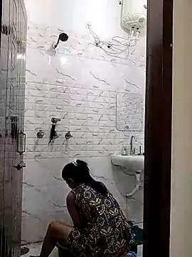 Snapshot of Love-Birdss chatting on April 15, 2026, 9:27 am Love-Birdss online show from April 15, 2026, 9:27 am