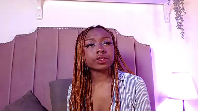 Snapshot of Midnigth_bluee chatting on April 11, 2026, 7:45 am Midnigth bluee online show from April 11, 2026, 7:45 am