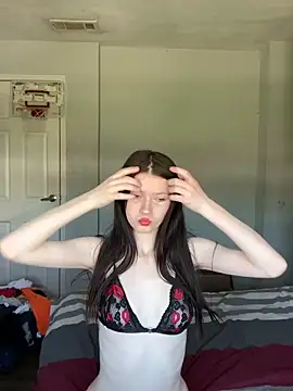 Munchkinbaby72318 online show from April 7, 2026, 5:13 pm