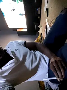 Ysae37 online show from April 14, 2026, 5:52 pm