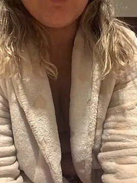 bombona25 online show from April 14, 2026, 3:45 am