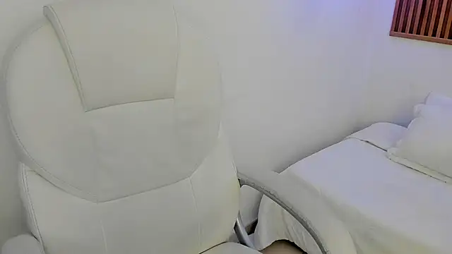 ghostmila online show from May 5, 2026, 1:02 am