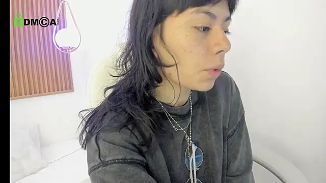ghostmila online show from May 7, 2026, 1:49 pm