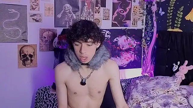Otter Moon online show from May 19, 2026, 3:13 am