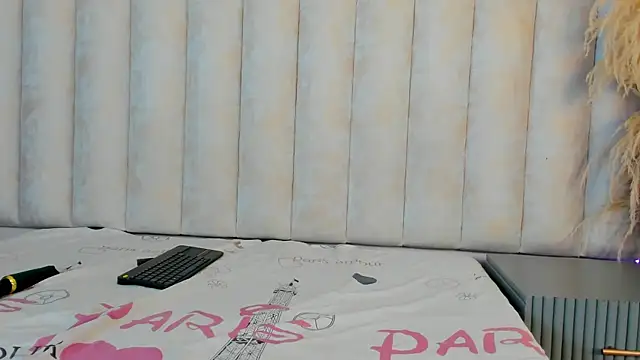 Snapshot of Anniee_collins_ chatting on April 9, 2026, 12:32 pm Anniee collins online show from April 9, 2026, 12:32 pm