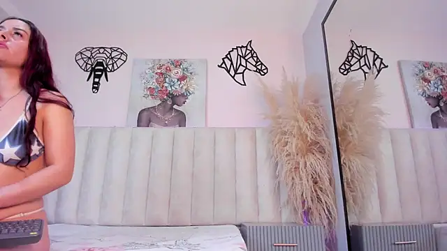 Snapshot of Anniee_collins_ chatting on April 15, 2026, 12:12 pm Anniee collins online show from April 15, 2026, 12:12 pm