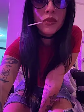 Snapshot of Kattze_ chatting on May 2, 2026, 1:21 am Kattze online show from May 2, 2026, 1:21 am