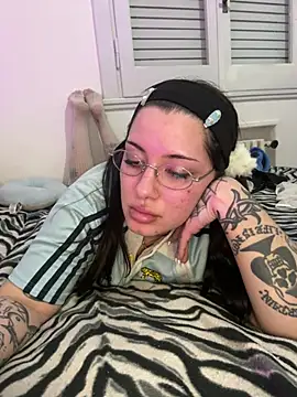 cherryxxox online show from June 23, 2026, 1:58 am