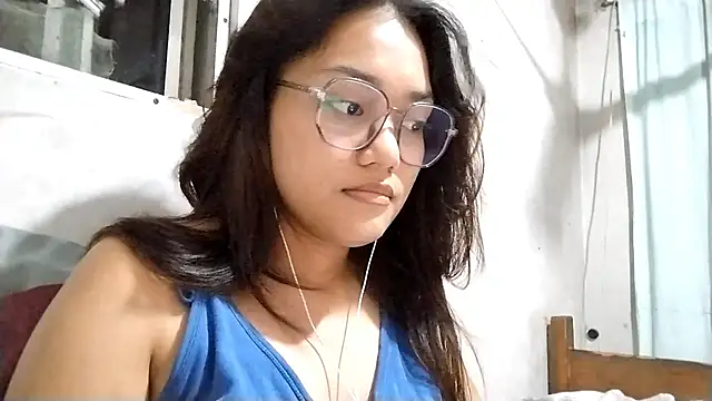 Snapshot of OliviaCarchi chatting on May 16, 2026, 1:32 pm OliviaCarchi online show from May 16, 2026, 1:32 pm