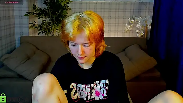 Snapshot of Star_Bee chatting on April 13, 2026, 1:11 am Star Bee online show from April 13, 2026, 1:11 am