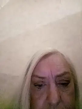 Julia20X online show from April 20, 2026, 3:26 pm