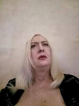 Julia20X online show from May 5, 2026, 10:01 am