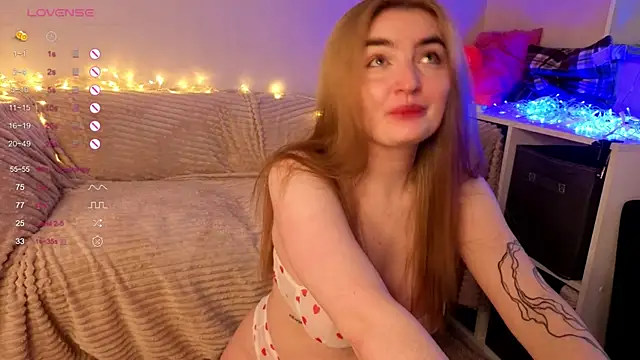 Snapshot of sweetandcuteee chatting on April 10, 2026, 11:59 am sweetandcuteee online show from April 10, 2026, 11:59 am