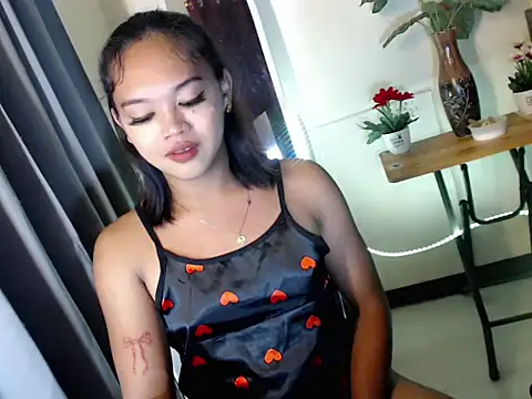 Snapshot of naomi_scarlet chatting on April 14, 2026, 4:24 pm naomi scarlet online show from April 14, 2026, 4:24 pm