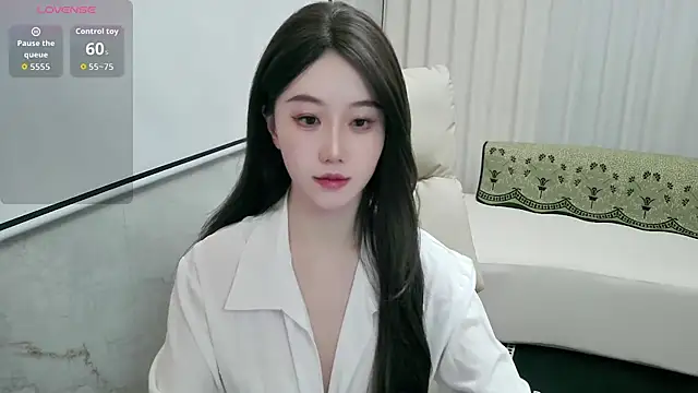 LUNYI-CC online show from July 26, 2026, 11:39 am