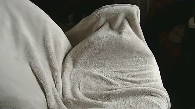 Snapshot of High_on_Skittles chatting on April 16, 2026, 12:50 pm High on Skittles online show from April 16, 2026, 12:50 pm