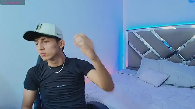 Snapshot of Valentino_Rey chatting on April 15, 2026, 12:01 pm Valentino Rey online show from April 15, 2026, 12:01 pm