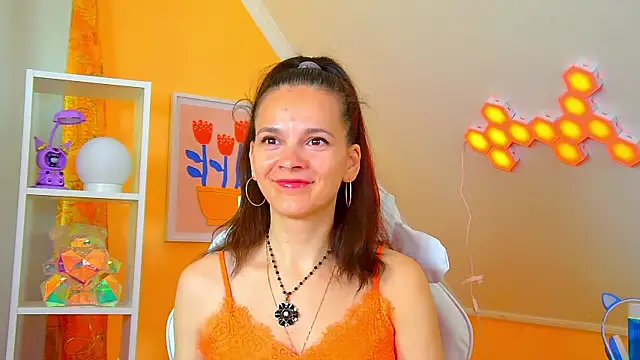 LeonaLane online show from May 14, 2026, 6:31 am