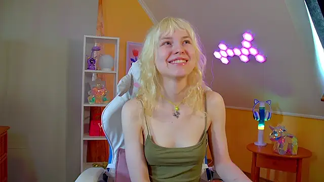 Snapshot of HannahHollis chatting on April 26, 2026, 6:22 am HannahHollis online show from April 26, 2026, 6:22 am