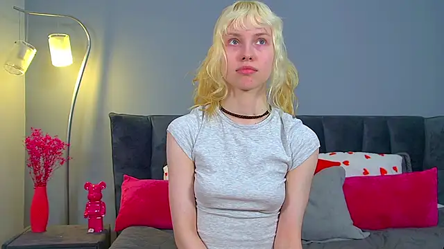 Snapshot of HannahHollis chatting on April 29, 2026, 5:30 pm HannahHollis online show from April 29, 2026, 5:30 pm