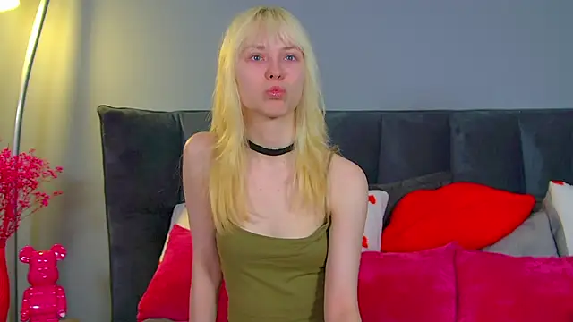 Snapshot of HannahHollis chatting on May 13, 2026, 6:22 am HannahHollis online show from May 13, 2026, 6:22 am