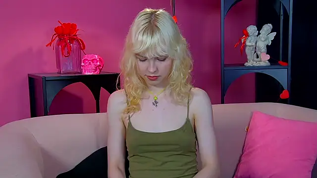 Snapshot of HannahHollis chatting on May 14, 2026, 6:26 pm HannahHollis online show from May 14, 2026, 6:26 pm