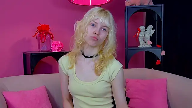 Snapshot of HannahHollis chatting on May 16, 2026, 6:10 am HannahHollis online show from May 16, 2026, 6:10 am