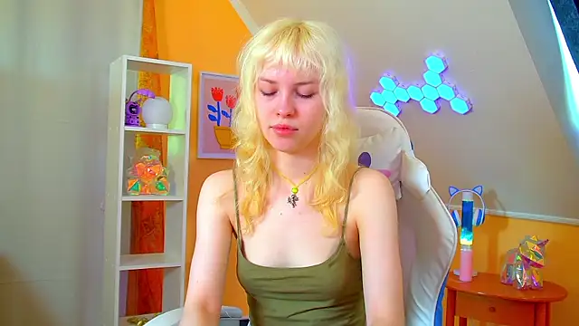 Snapshot of HannahHollis chatting on June 3, 2026, 6:16 am HannahHollis online show from June 3, 2026, 6:16 am