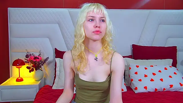 Snapshot of HannahHollis chatting on June 11, 2026, 6:11 am HannahHollis online show from June 11, 2026, 6:11 am