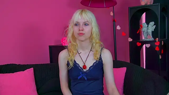 Snapshot of HannahHollis chatting on June 13, 2026, 6:11 am HannahHollis online show from June 13, 2026, 6:11 am