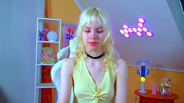 Snapshot of HannahHollis chatting on June 14, 2026, 6:15 am HannahHollis online show from June 14, 2026, 6:15 am