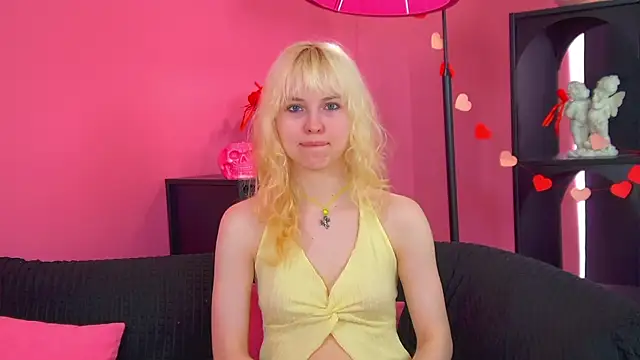 Snapshot of HannahHollis chatting on June 20, 2026, 6:27 am HannahHollis online show from June 20, 2026, 6:27 am