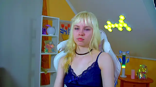 Snapshot of HannahHollis chatting on July 1, 2026, 6:26 am HannahHollis online show from July 1, 2026, 6:26 am