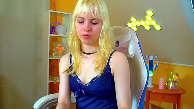 Snapshot of HannahHollis chatting on July 2, 2026, 6:08 am HannahHollis online show from July 2, 2026, 6:08 am
