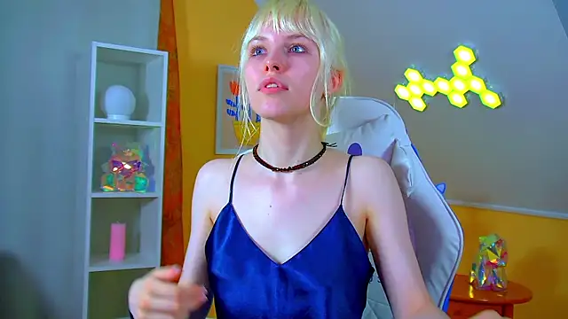 Snapshot of HannahHollis chatting on July 2, 2026, 6:36 pm HannahHollis online show from July 2, 2026, 6:36 pm