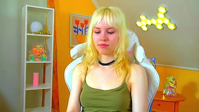 Snapshot of HannahHollis chatting on July 5, 2026, 6:53 am HannahHollis online show from July 5, 2026, 6:53 am