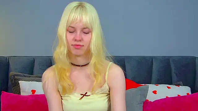 Snapshot of HannahHollis chatting on July 10, 2026, 6:28 am HannahHollis online show from July 10, 2026, 6:28 am
