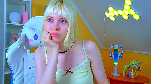 Snapshot of HannahHollis chatting on July 12, 2026, 6:21 pm HannahHollis online show from July 12, 2026, 6:21 pm