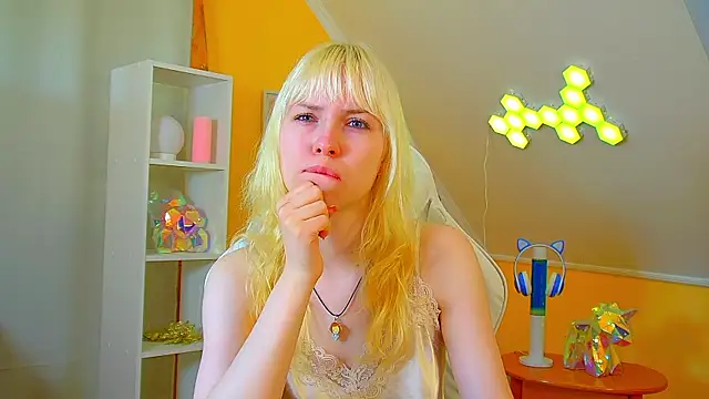 Snapshot of HannahHollis chatting on July 16, 2026, 6:08 am HannahHollis online show from July 16, 2026, 6:08 am