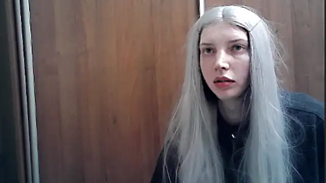 Crimson Lady online show from May 15, 2026, 9:11 pm