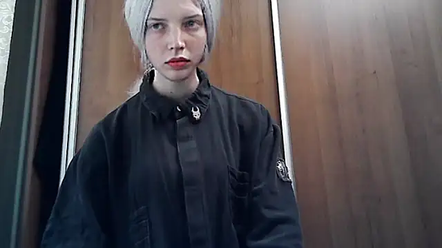 Crimson Lady online show from May 18, 2026, 4:46 pm