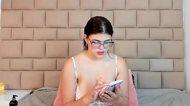 TifannyRosen online show from May 24, 2026, 12:43 pm