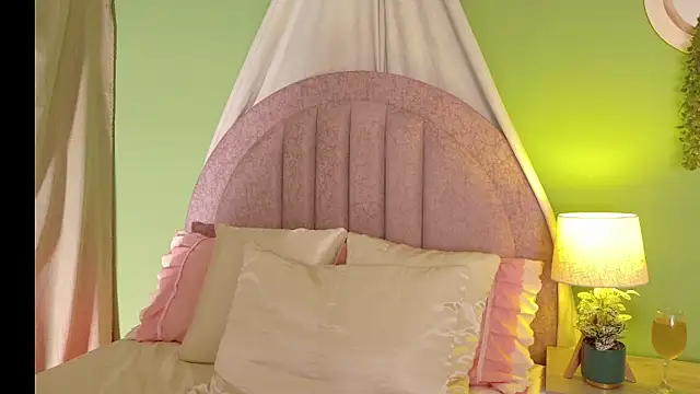 Snapshot of OhSara_ chatting on May 10, 2026, 12:05 am OhSara online show from May 10, 2026, 12:05 am