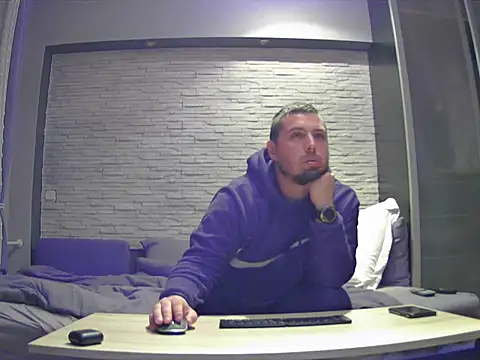 Sebq95 online show from April 10, 2026, 6:12 pm