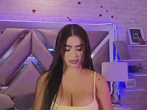 sharonlewy  online show from June 11, 2026, 4:38 pm