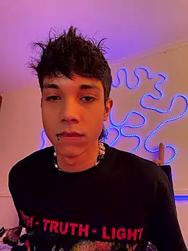 Snapshot of RoughDiamond_ chatting on July 4, 2026, 7:09 pm RoughDiamond online show from July 4, 2026, 7:09 pm